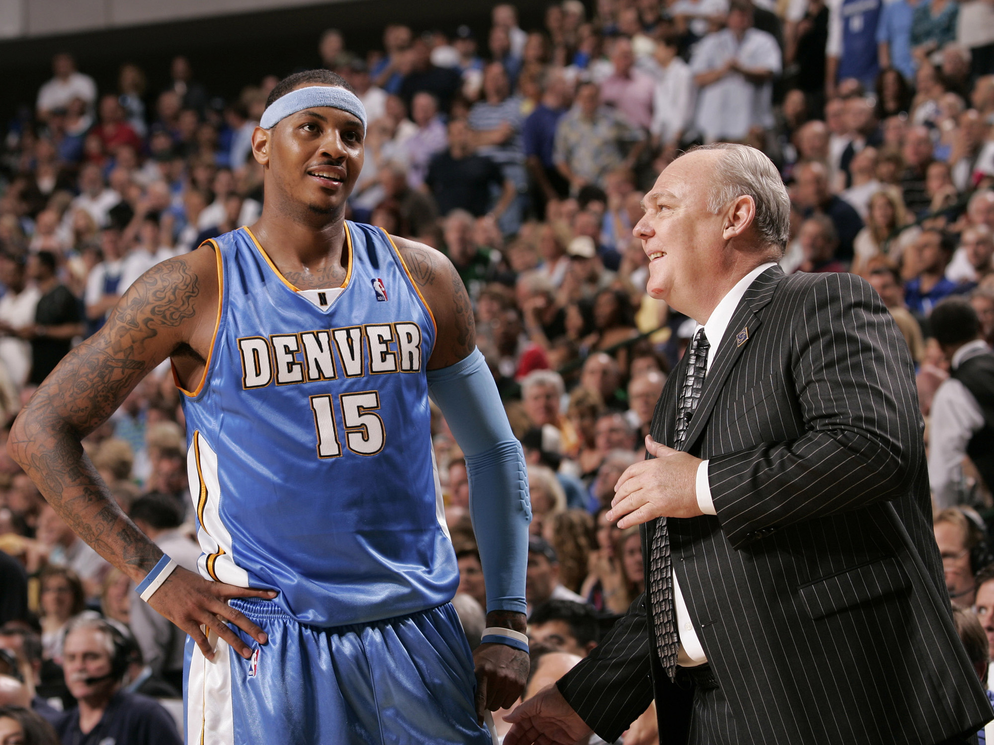 通过多方面 通过多方面