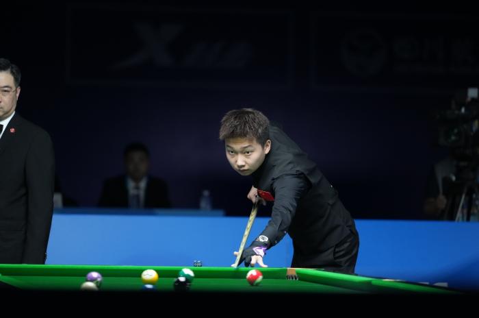 沉默寡言的 沉默寡言的