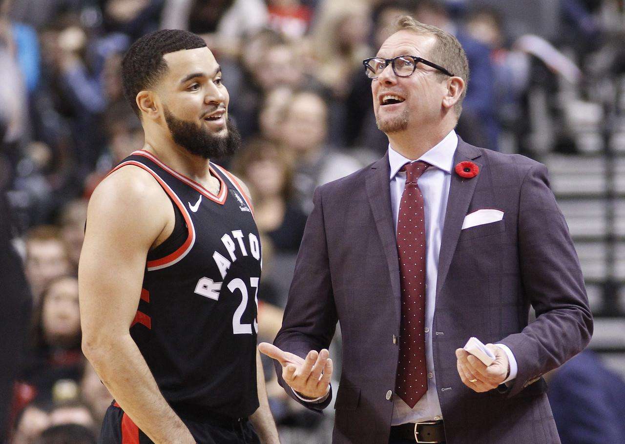 身牵扯后转 身牵扯后转